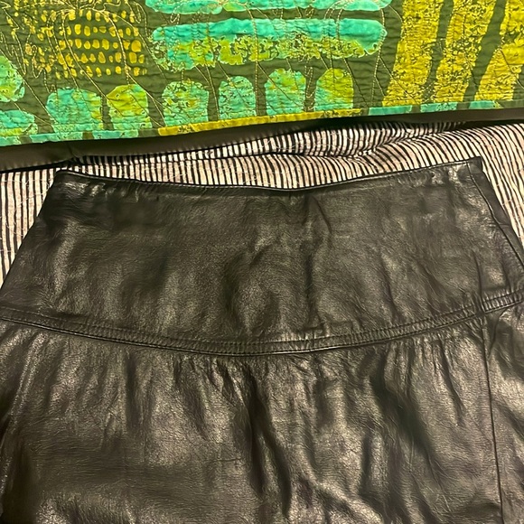 Winlet leather skirt. Black. Size 7/8 - Picture 4 of 6